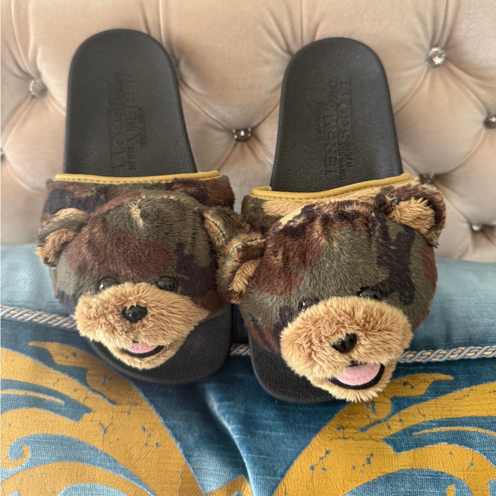 Jeremy Scott x Addidas Bear slides